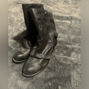 Size 8 women’s button boots